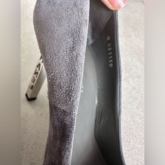 Chanel Logo Embossed Metallic High Heel Grey Suede Pumps EU 39 US 8-8.5 - Picture 11 of 13